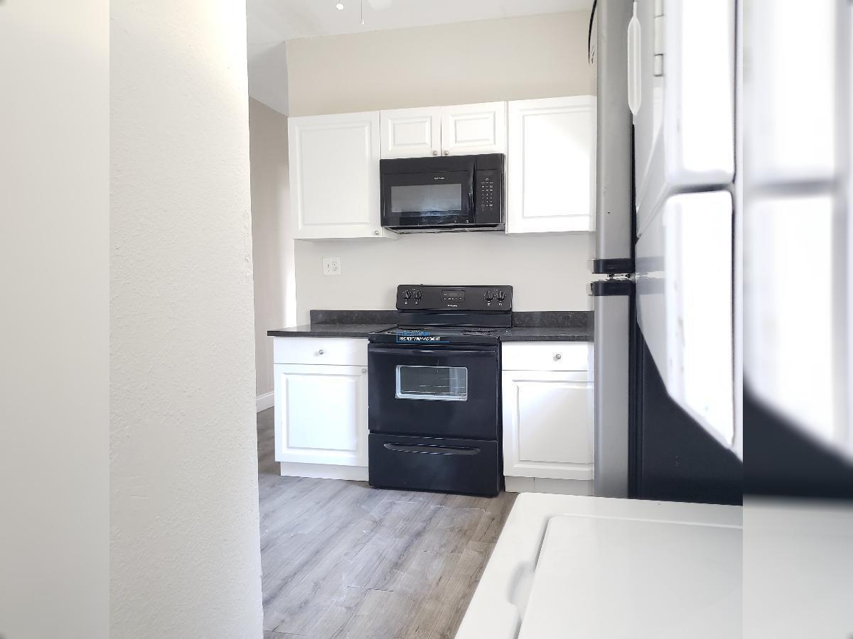 Beautifully Renovated and Updated Duplex in Palmetto Beach! property image
