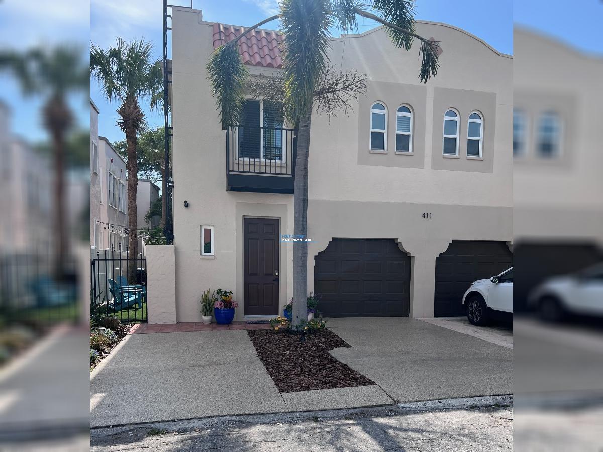 LOCATION, LOCATION! - HYDE PARK TOWNHOUSE! property image