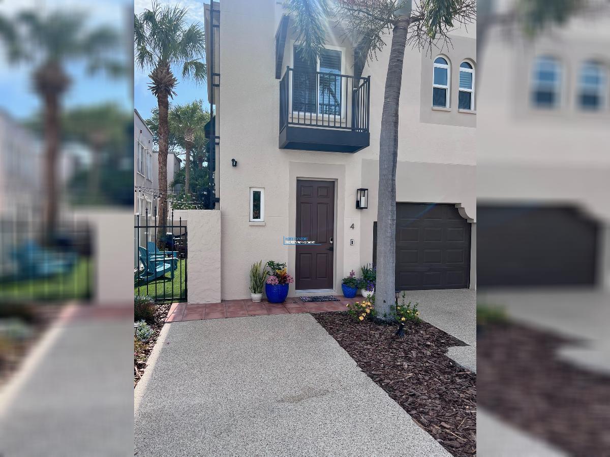 LOCATION, LOCATION! - HYDE PARK TOWNHOUSE! property image