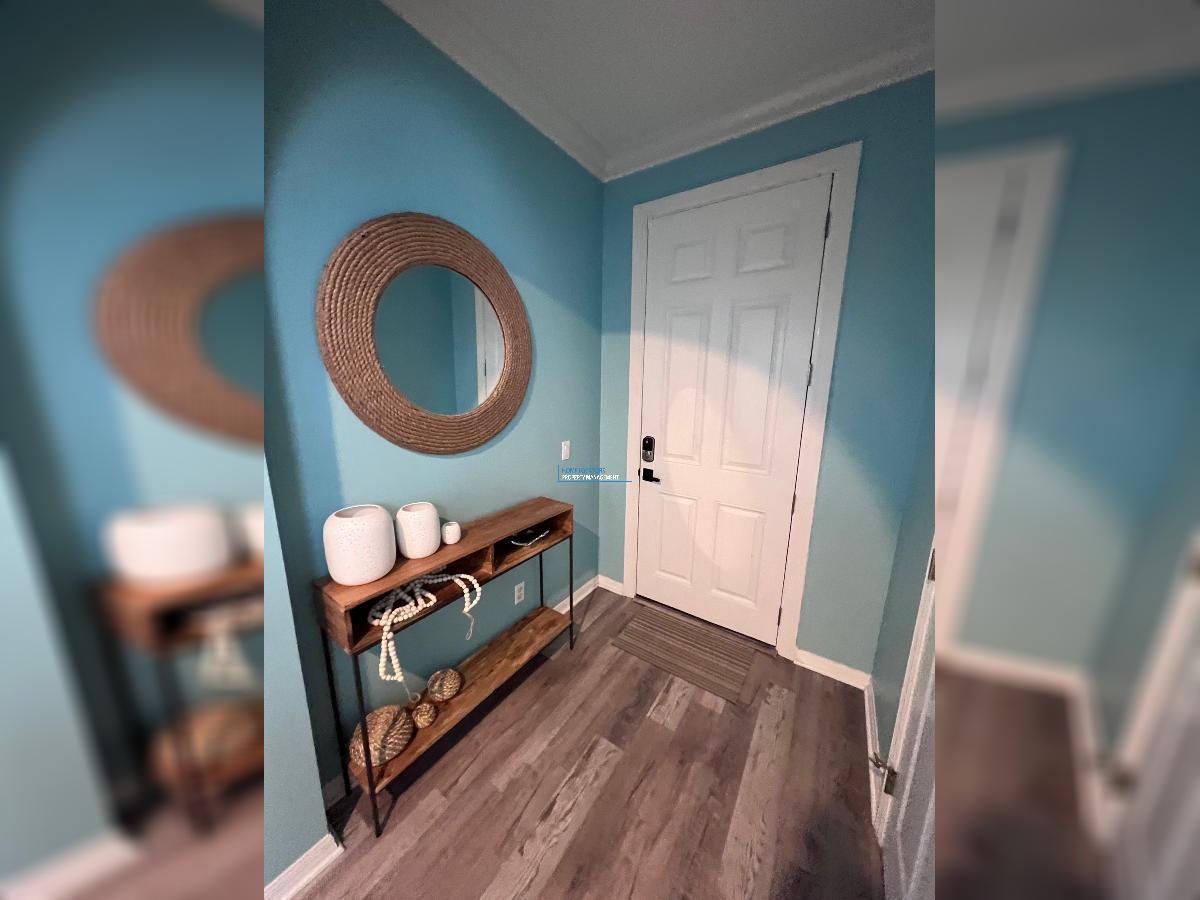 LOCATION, LOCATION! - HYDE PARK TOWNHOUSE! property image
