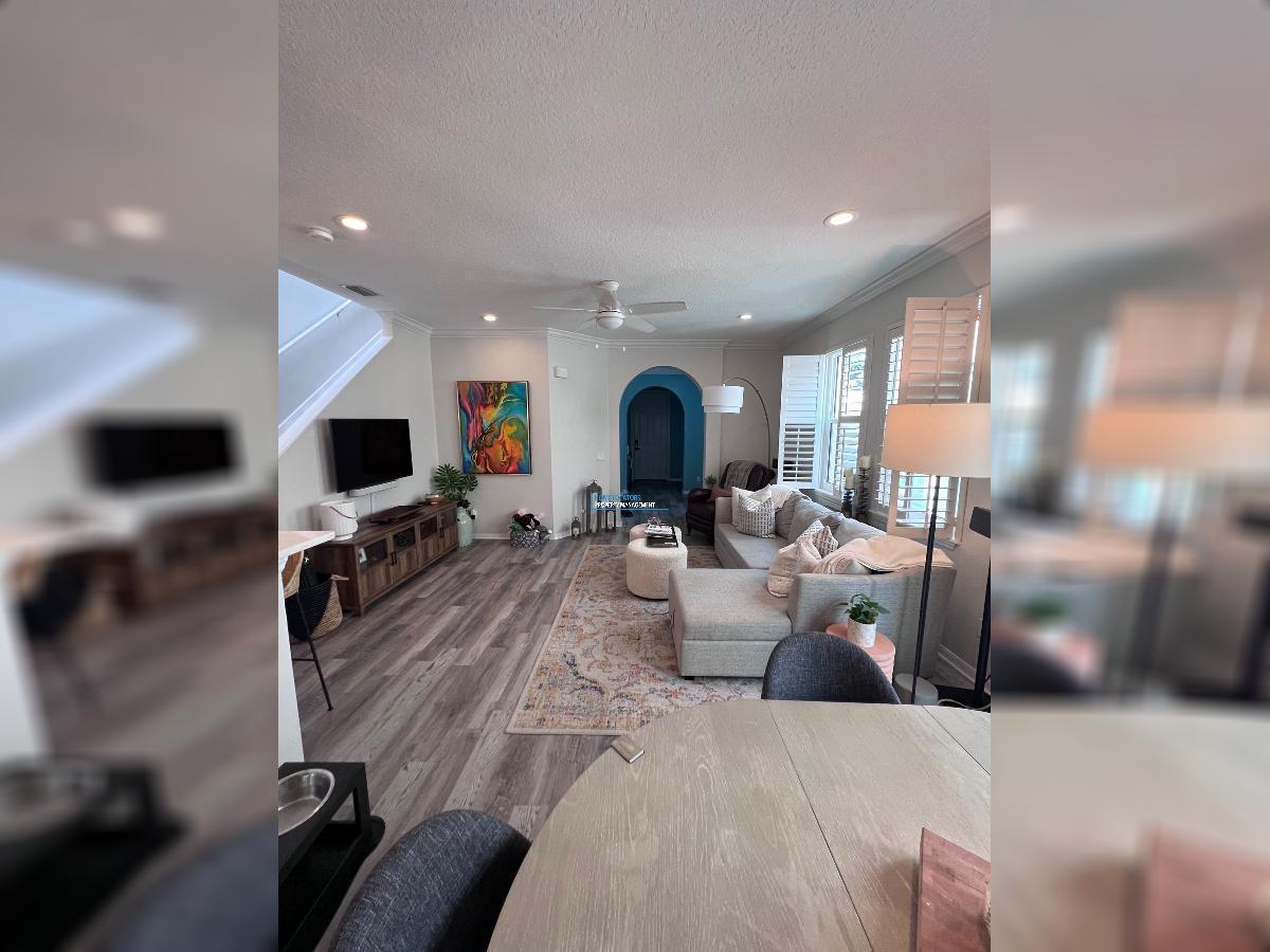 LOCATION, LOCATION! - HYDE PARK TOWNHOUSE! property image