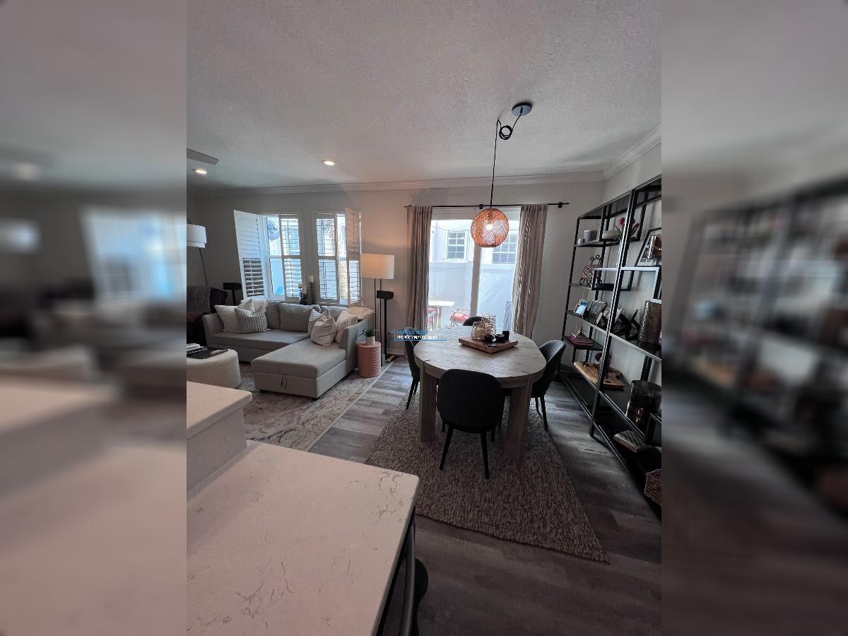 LOCATION, LOCATION! - HYDE PARK TOWNHOUSE! property image