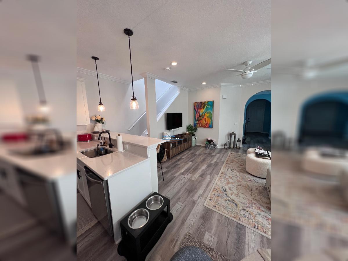 LOCATION, LOCATION! - HYDE PARK TOWNHOUSE! property image