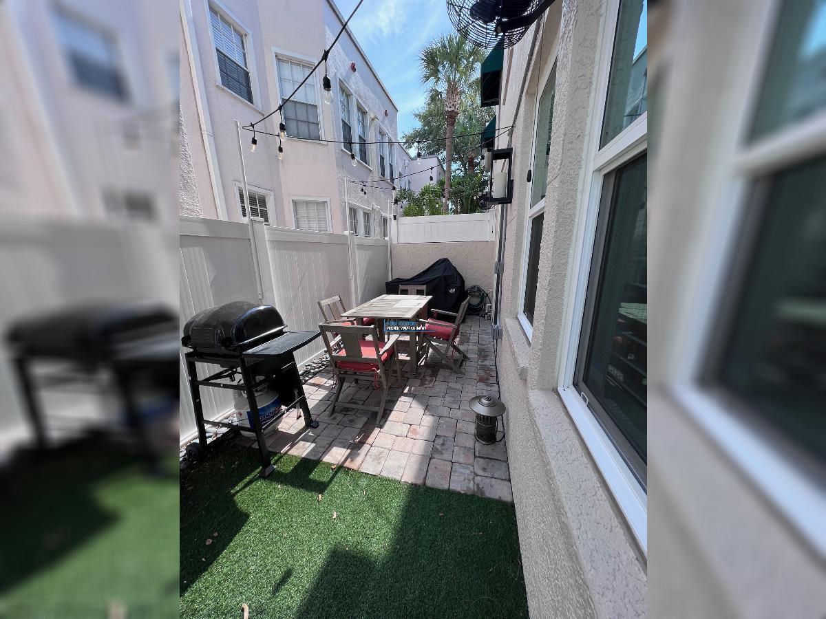 LOCATION, LOCATION! - HYDE PARK TOWNHOUSE! property image