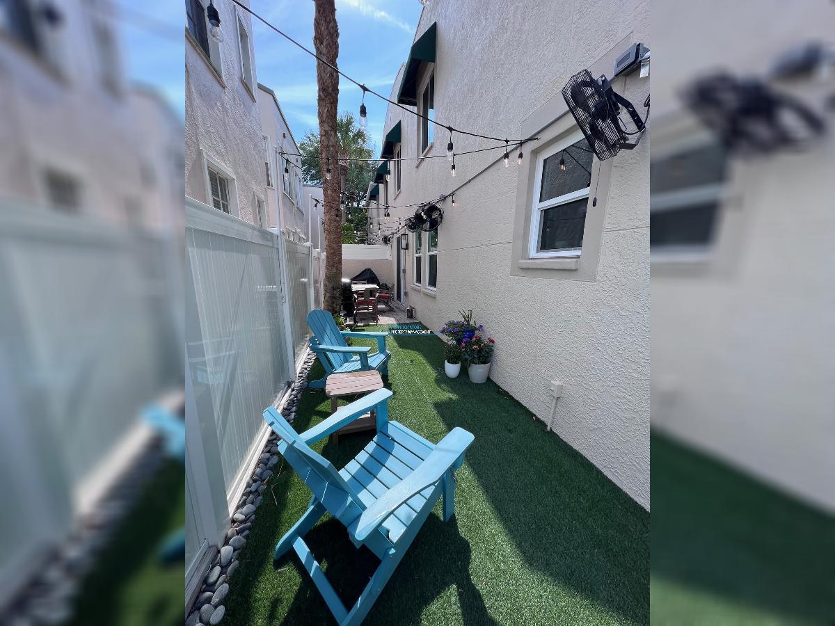 LOCATION, LOCATION! - HYDE PARK TOWNHOUSE! property image