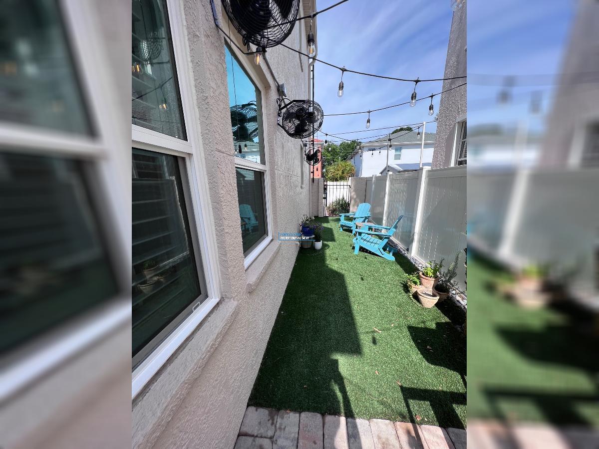LOCATION, LOCATION! - HYDE PARK TOWNHOUSE! property image