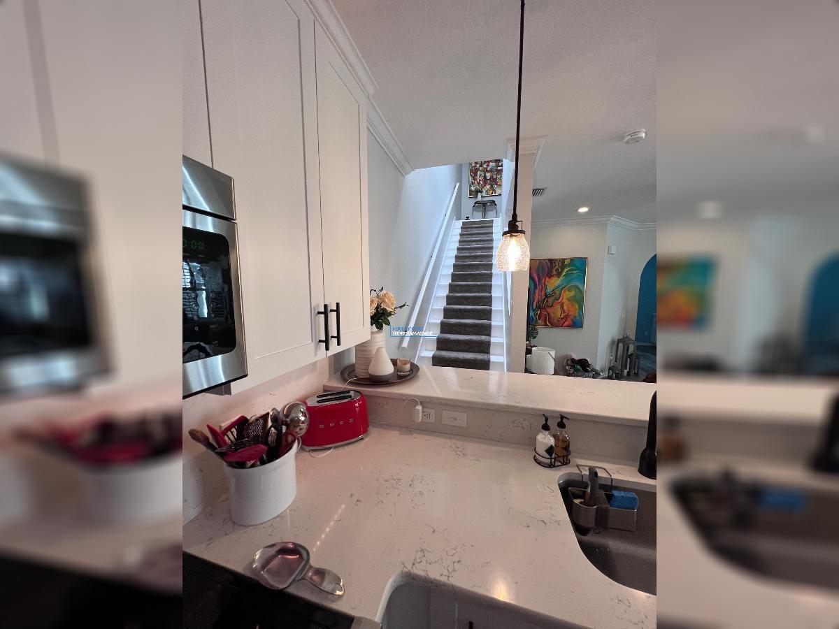 LOCATION, LOCATION! - HYDE PARK TOWNHOUSE! property image