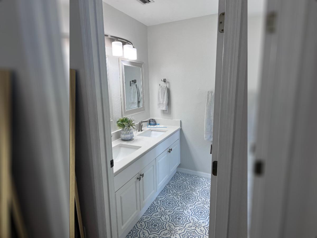 LOCATION, LOCATION! - HYDE PARK TOWNHOUSE! property image