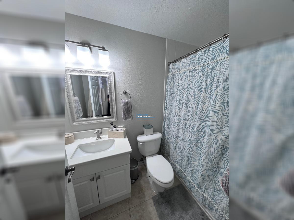 LOCATION, LOCATION! - HYDE PARK TOWNHOUSE! property image