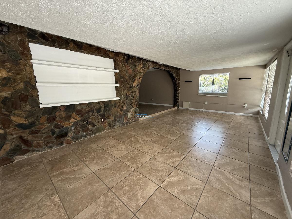 Single Story Town 'n Country Home - No Carpet! property image