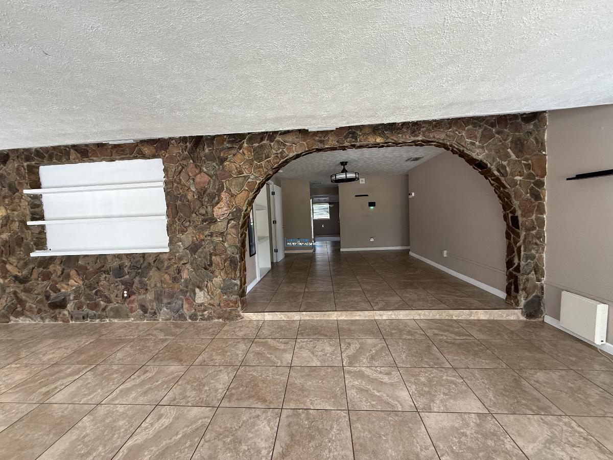Single Story Town 'n Country Home - No Carpet! property image