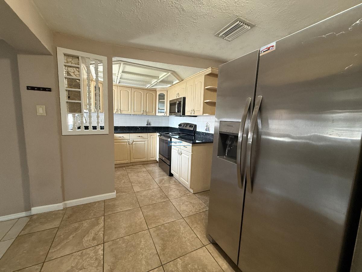 Single Story Town 'n Country Home - No Carpet! property image