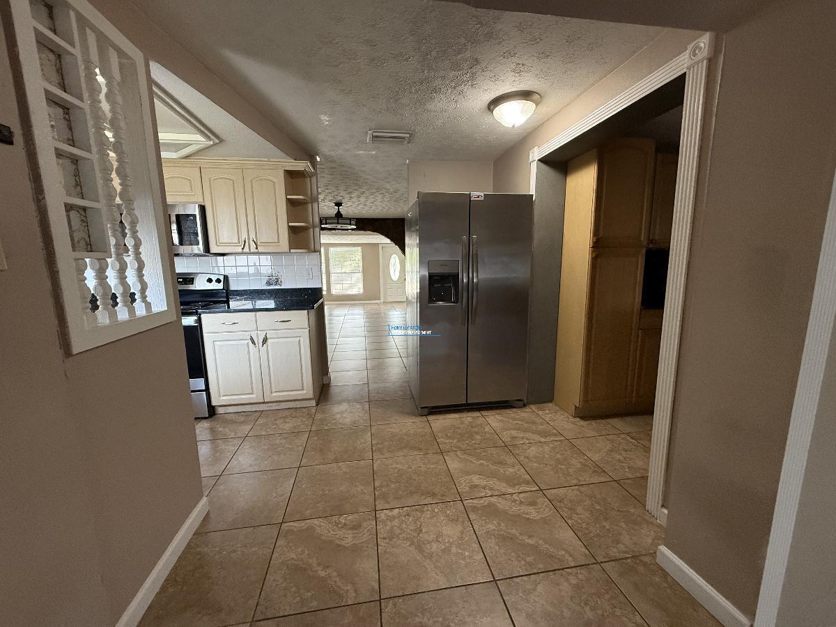 Single Story Town 'n Country Home - No Carpet! property image