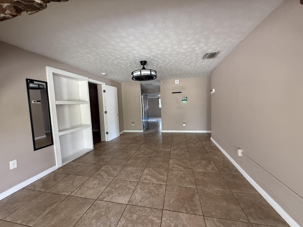 Single Story Town 'n Country Home - No Carpet! property image