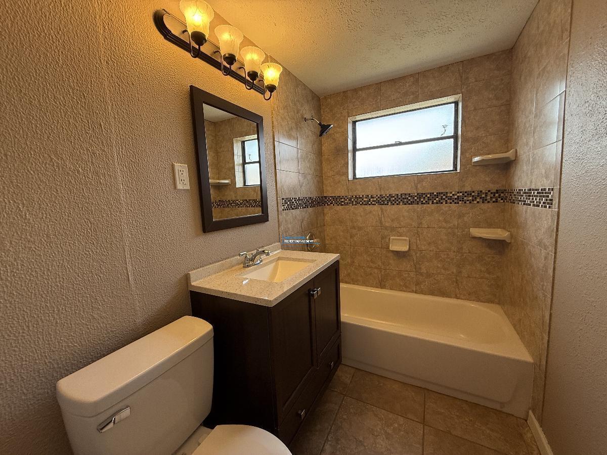 Single Story Town 'n Country Home - No Carpet! property image