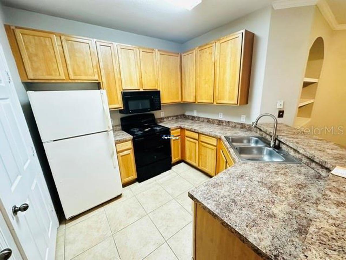 FIRST FLOOR - 3 Bedroom - Courtney Palms! property image
