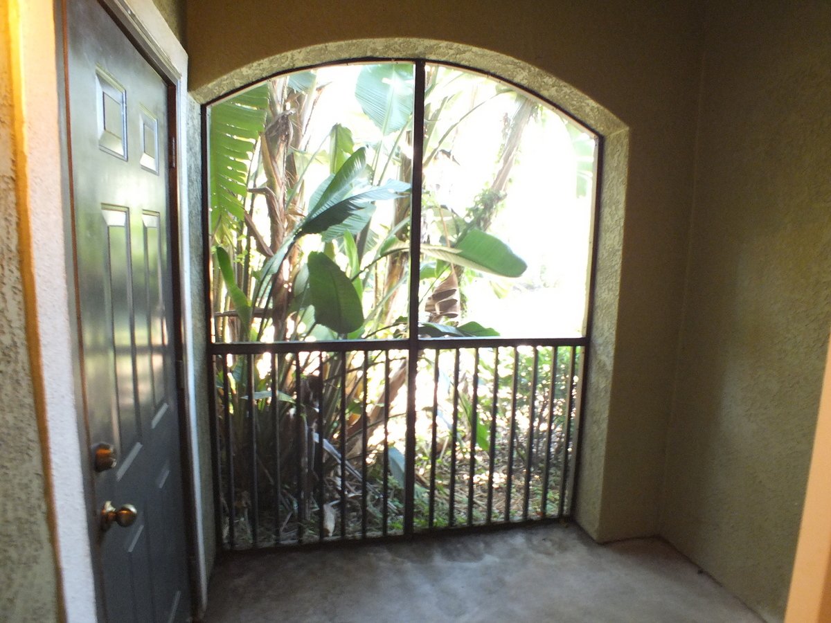 FIRST FLOOR - 3 Bedroom - Courtney Palms! property image