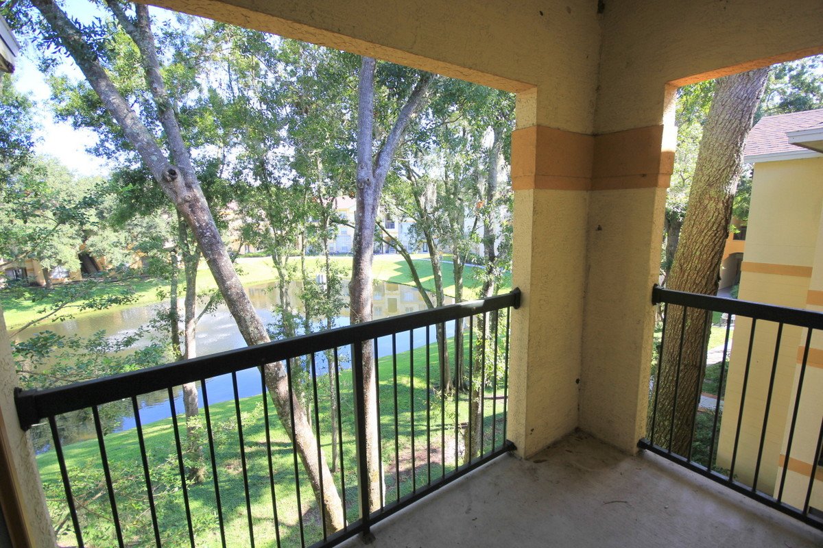 BEAUTIFULLY REMODELED - TOP FLOOR! - 2/2 at Pinnacle at Carrollwood! property image