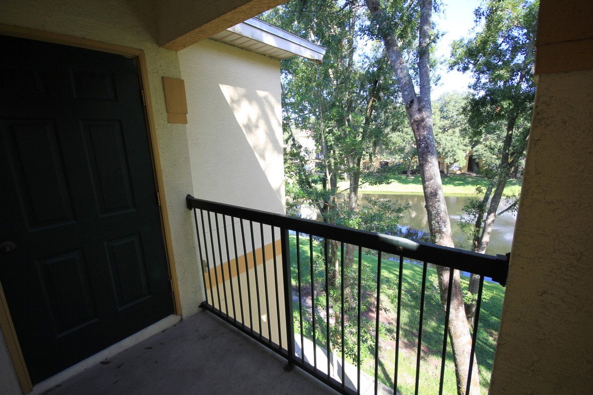 BEAUTIFULLY REMODELED - TOP FLOOR! - 2/2 at Pinnacle at Carrollwood! property image