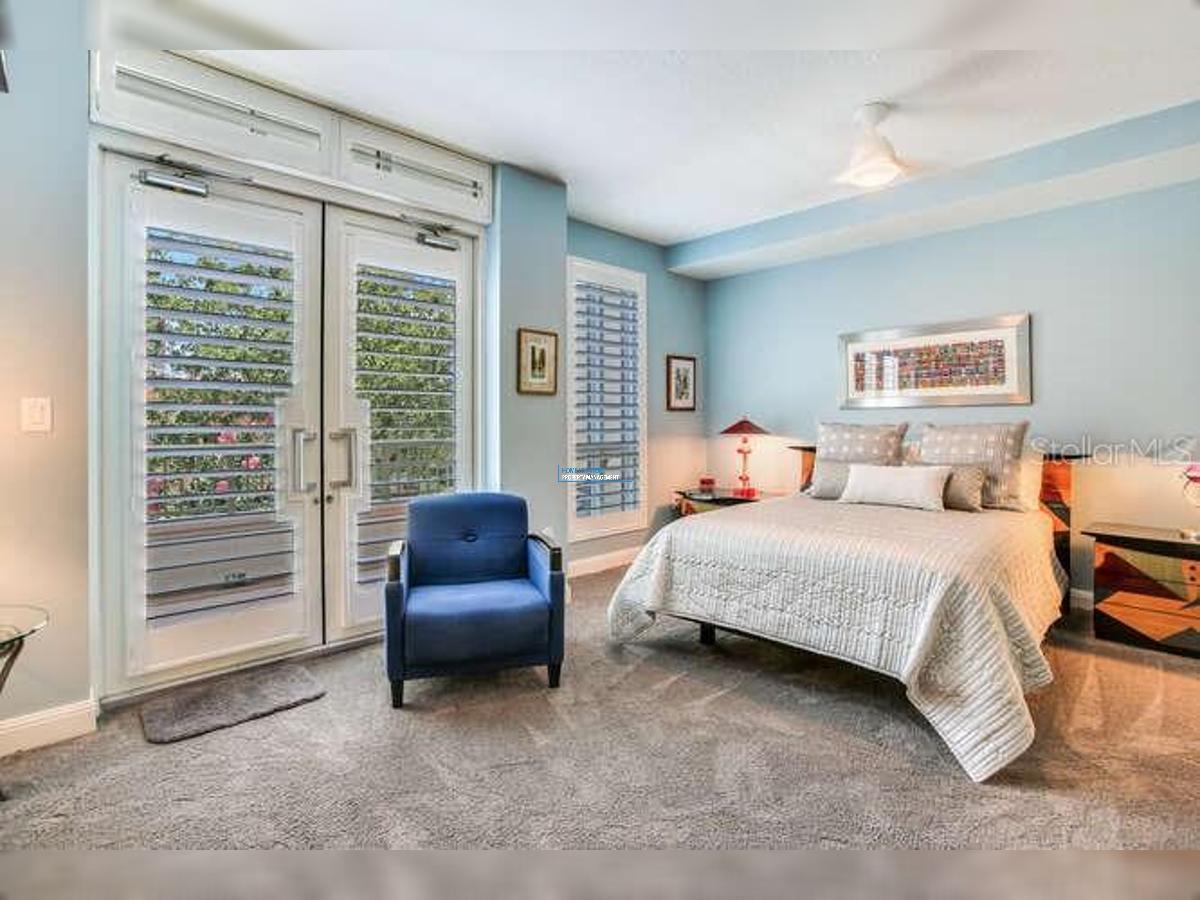 The Plaza at Harbour Island Condo property image