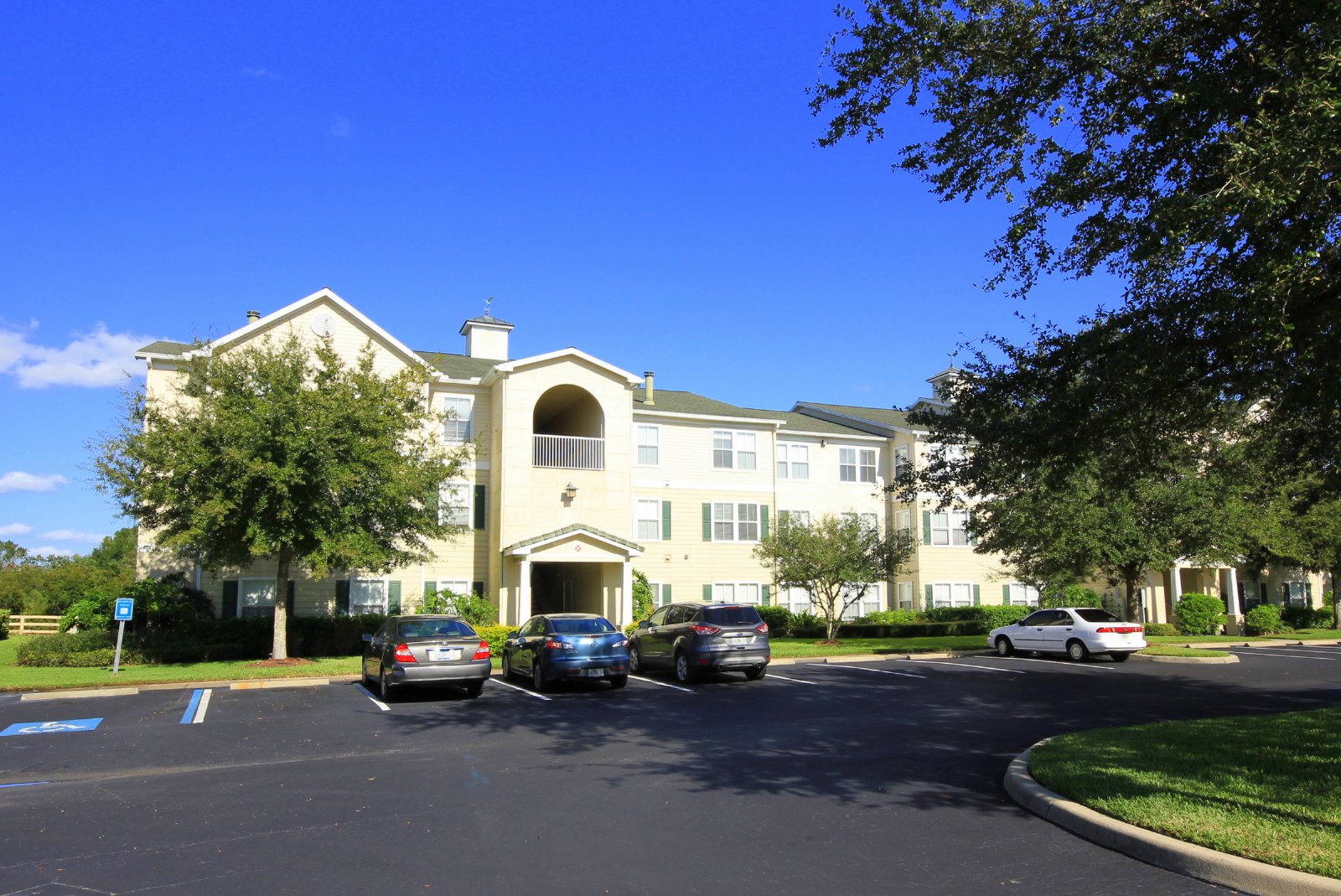 Amenities Galore! 3rd Floor Equestrian Parc Condo! property image