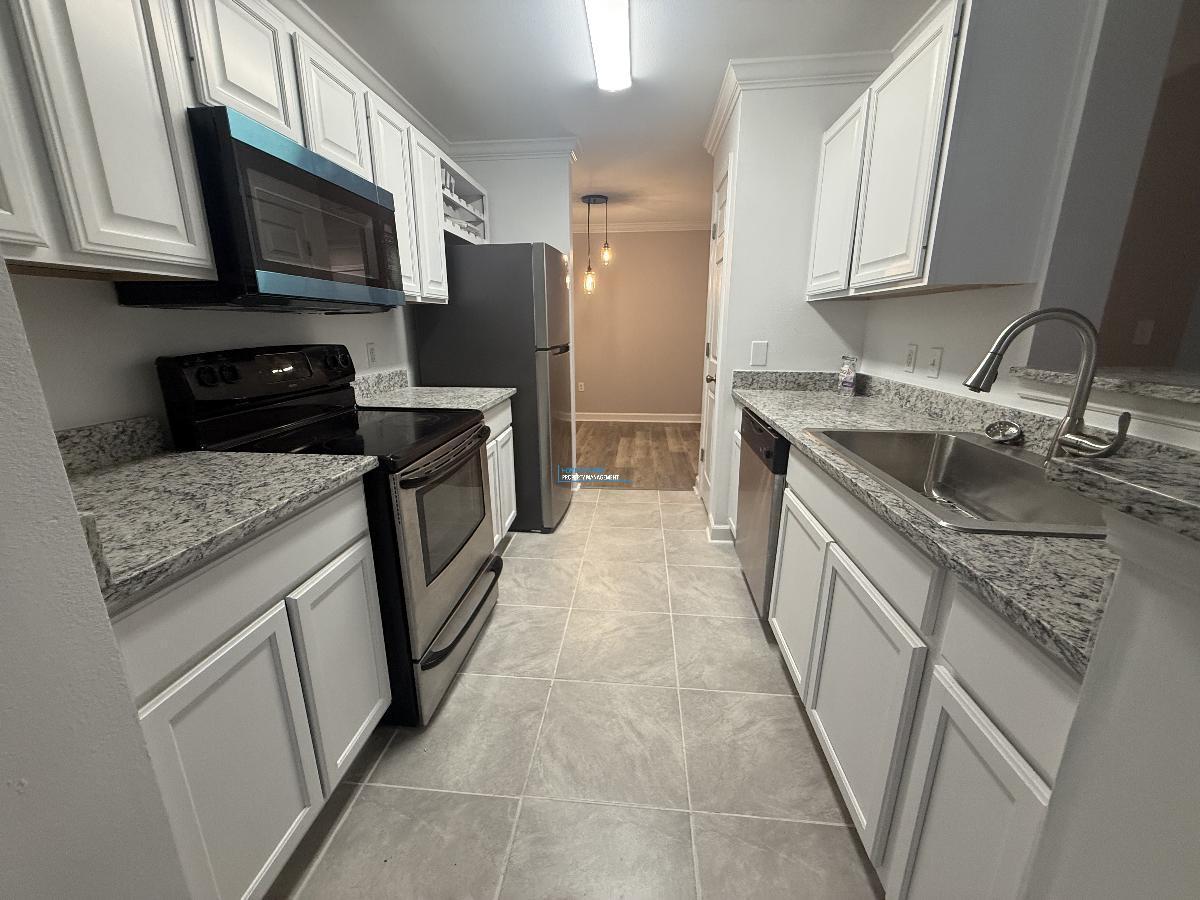 Amenities Galore! 3rd Floor Equestrian Parc Condo! property image