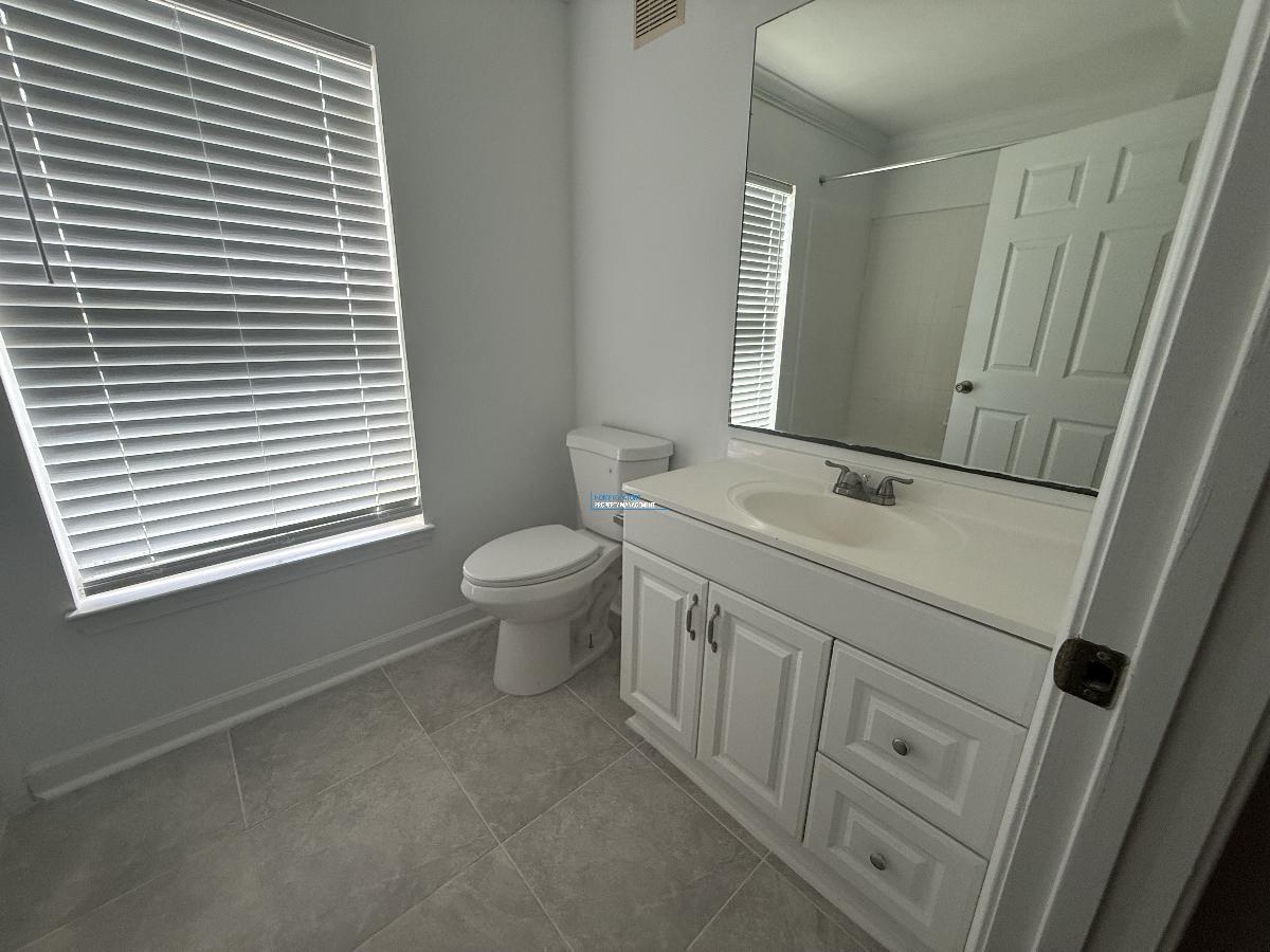 Amenities Galore! 3rd Floor Equestrian Parc Condo! property image
