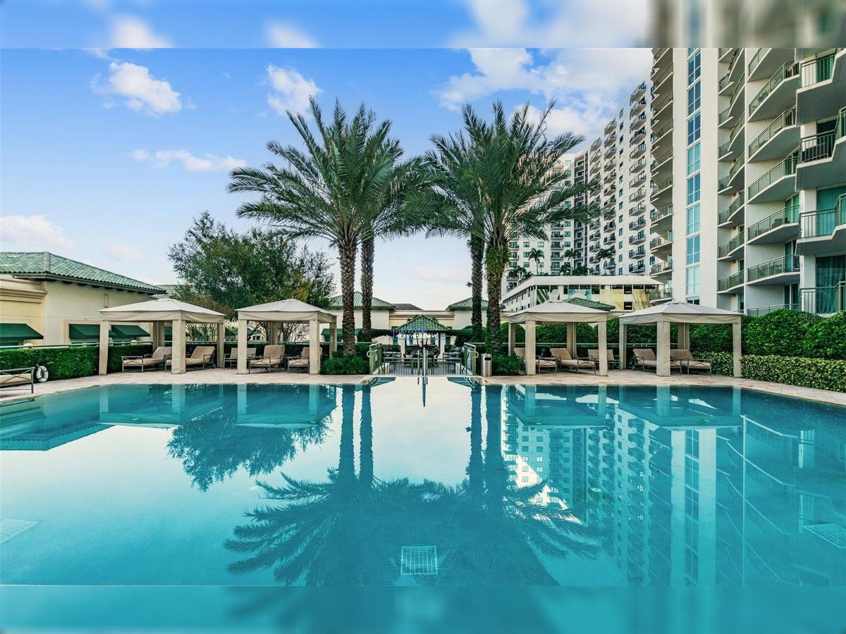 The Plaza at Harbour Island Condo property image