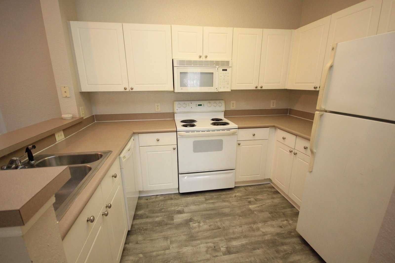 FIRST FLOOR - 2 BEDROOM CONDO property image