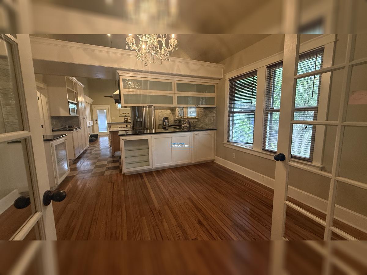 Seminole Heights Beauty - VINTAGE CHARM MEETS INDUSTRIAL & GLAM! property image