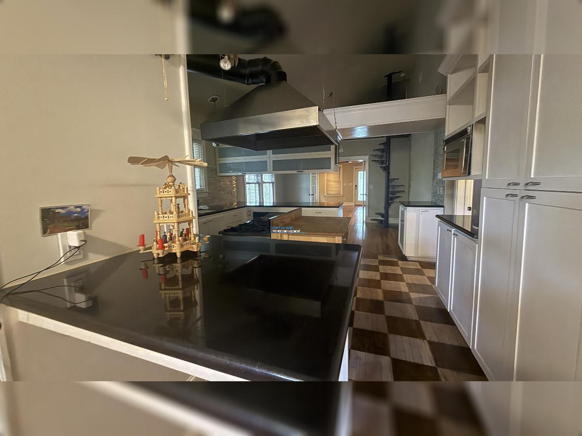 Seminole Heights Beauty - VINTAGE CHARM MEETS INDUSTRIAL & GLAM! property image