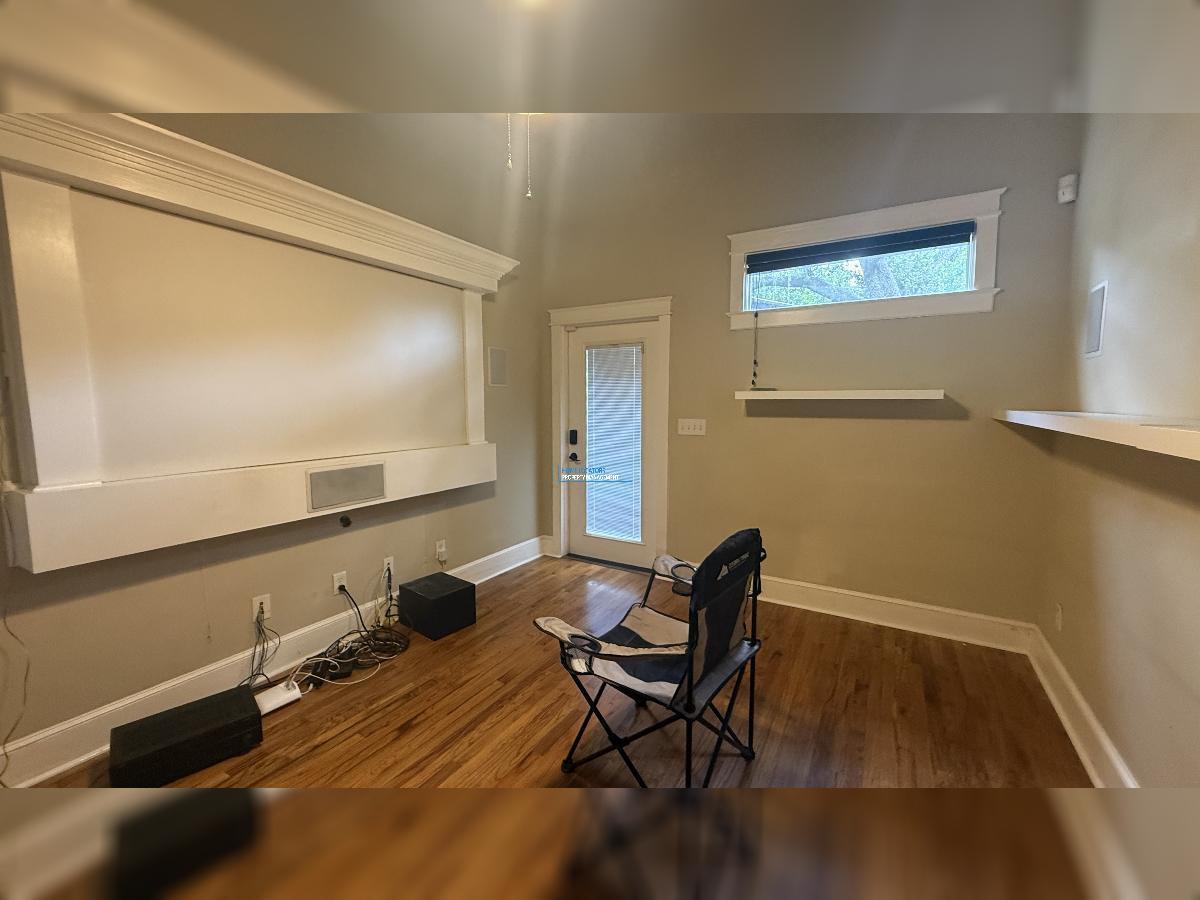 Seminole Heights Beauty - VINTAGE CHARM MEETS INDUSTRIAL & GLAM! property image
