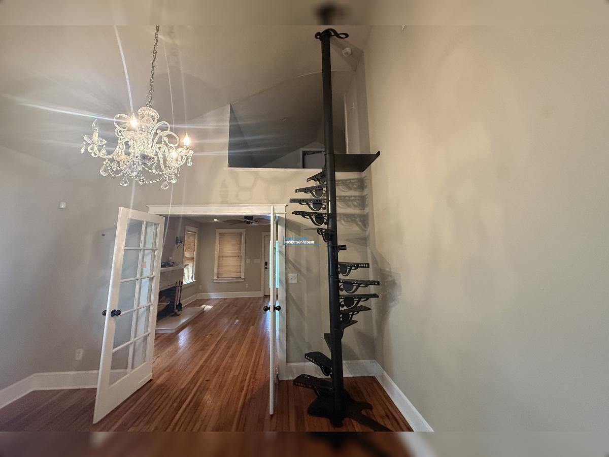 Seminole Heights Beauty - VINTAGE CHARM MEETS INDUSTRIAL & GLAM! property image
