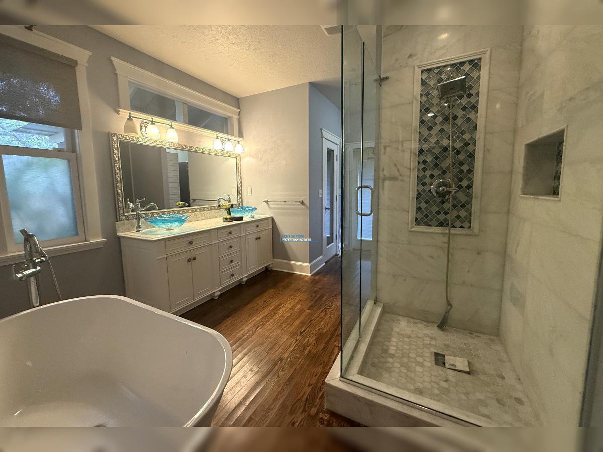 Seminole Heights Beauty - VINTAGE CHARM MEETS INDUSTRIAL & GLAM! property image