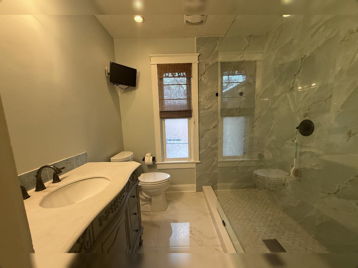 Seminole Heights Beauty - VINTAGE CHARM MEETS INDUSTRIAL & GLAM! property image