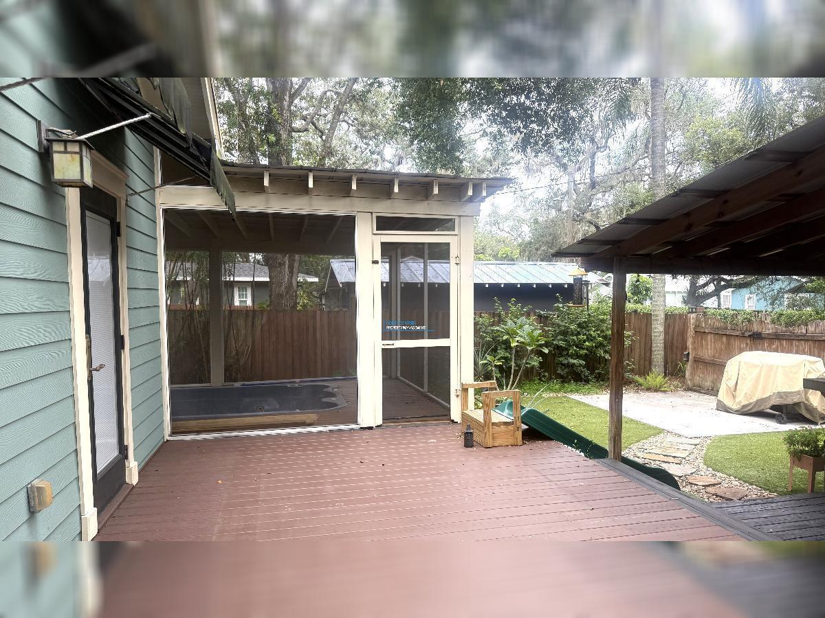 Seminole Heights Beauty - VINTAGE CHARM MEETS INDUSTRIAL & GLAM! property image