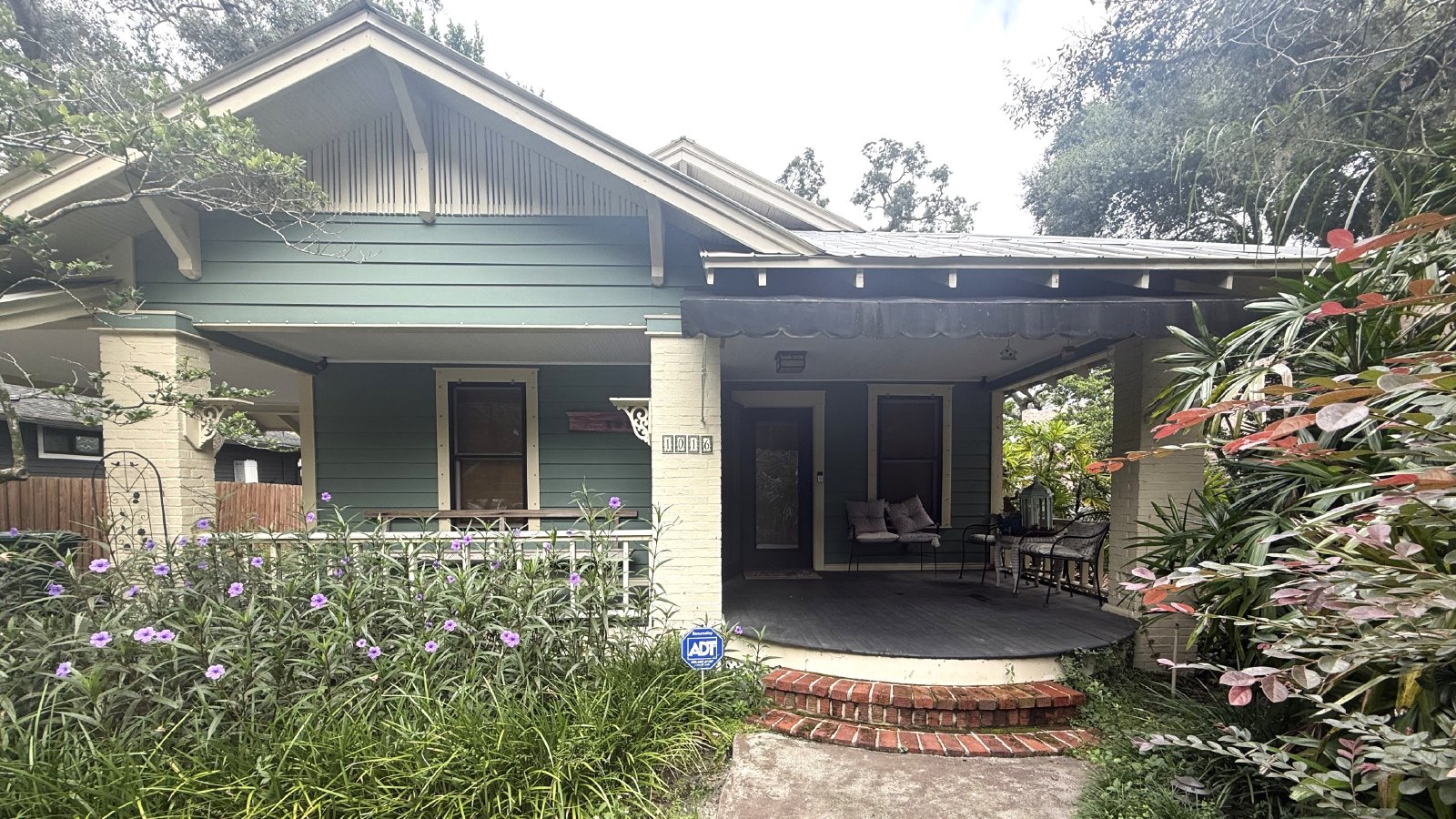 Seminole Heights Beauty - VINTAGE CHARM MEETS INDUSTRIAL & GLAM! property image